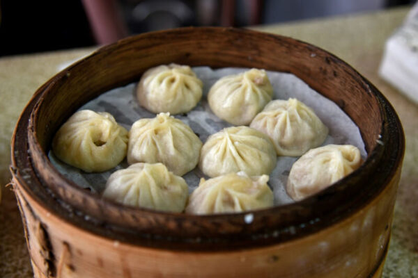 Jak gotować pierożki z bulionem na parze